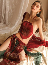 Falda larga con abertura en la espalda y abdomen tentador